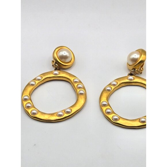 Vintage RARE GIVENCHY large hoop faux pearl gold plated clip earrings signed - Picture 7 of 8